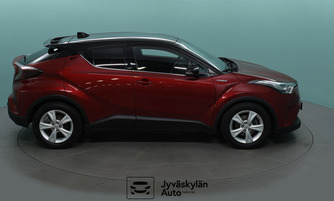 Toyota C-HR vaihtoauto