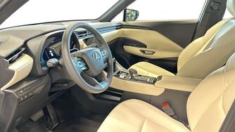 Lexus LBX vaihtoauto