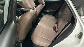 Lexus LBX vaihtoauto