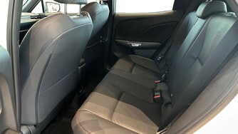 Lexus LBX vaihtoauto