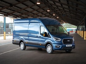 uusi Ford Transit