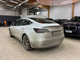 Tesla Model 3 vaihtoauto