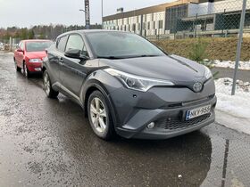 Toyota C-HR vaihtoauto