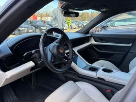 Porsche Taycan vaihtoauto