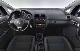 Volkswagen Touran vaihtoauto