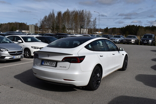 Tesla Model 3 vaihtoauto