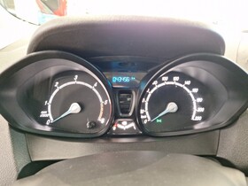 Ford Transit Courier vaihtoauto