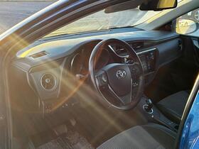 Toyota Auris vaihtoauto