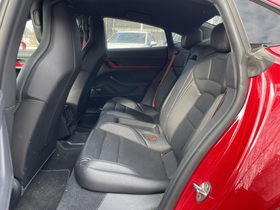 Porsche Taycan vaihtoauto