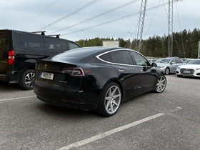Tesla Model 3 vaihtoauto