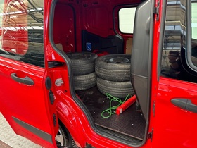 Ford Transit Courier vaihtoauto