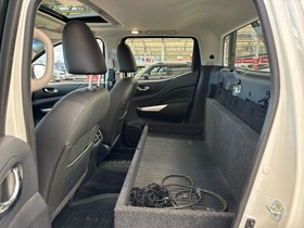 Nissan Navara vaihtoauto