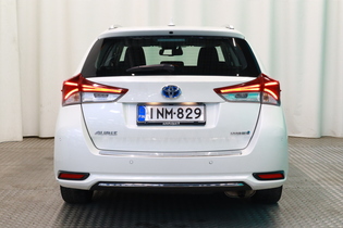Toyota Auris vaihtoauto