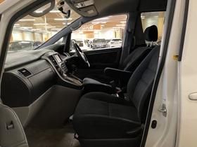 Toyota Alphard vaihtoauto