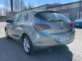 Opel Astra vaihtoauto