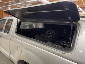 Toyota Hilux vaihtoauto