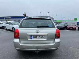 Toyota Avensis vaihtoauto