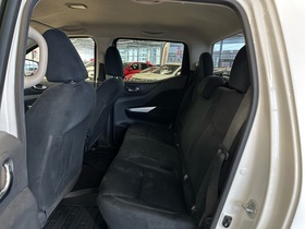 Nissan Navara vaihtoauto