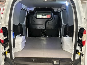 Ford Transit Courier vaihtoauto