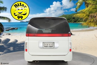 Nissan Elgrand vaihtoauto