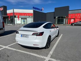 Tesla Model 3 vaihtoauto