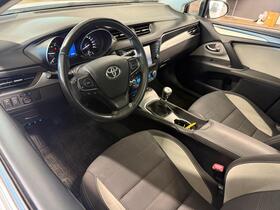 Toyota Avensis vaihtoauto