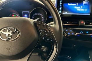 Toyota C-HR vaihtoauto