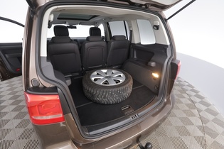 Volkswagen Touran vaihtoauto