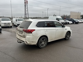 Mitsubishi Outlander PHEV vaihtoauto