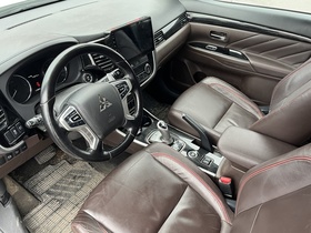 Mitsubishi Outlander PHEV vaihtoauto