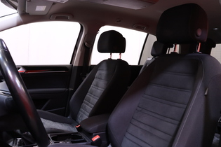Volkswagen Touran vaihtoauto