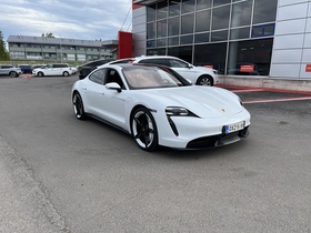 Porsche Taycan vaihtoauto