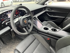 Porsche Taycan vaihtoauto