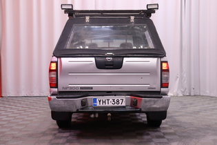 Nissan NP300 vaihtoauto