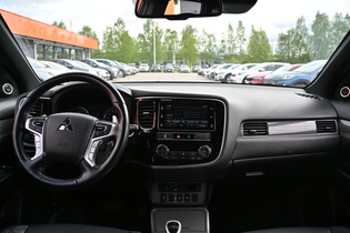 Mitsubishi Outlander PHEV vaihtoauto