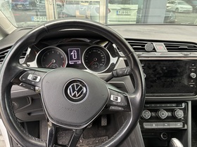 Volkswagen Touran vaihtoauto