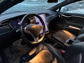 Tesla Model S vaihtoauto