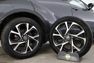 Toyota C-HR vaihtoauto