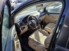 Volkswagen Touran vaihtoauto