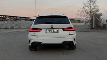 BMW 330 vaihtoauto