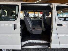 Toyota Hiace vaihtoauto