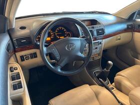 Toyota Avensis vaihtoauto