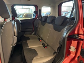 Ford Tourneo Courier vaihtoauto
