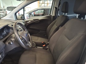Ford Transit Courier vaihtoauto