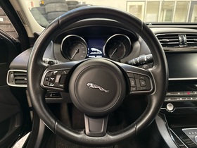 Jaguar XE vaihtoauto