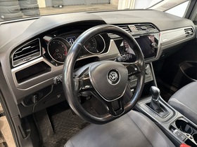 Volkswagen Touran vaihtoauto