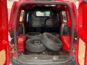 Ford Transit Courier vaihtoauto