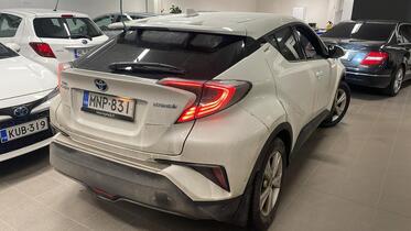 Toyota C-HR vaihtoauto