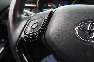 Toyota C-HR vaihtoauto