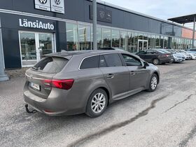 Toyota Avensis vaihtoauto